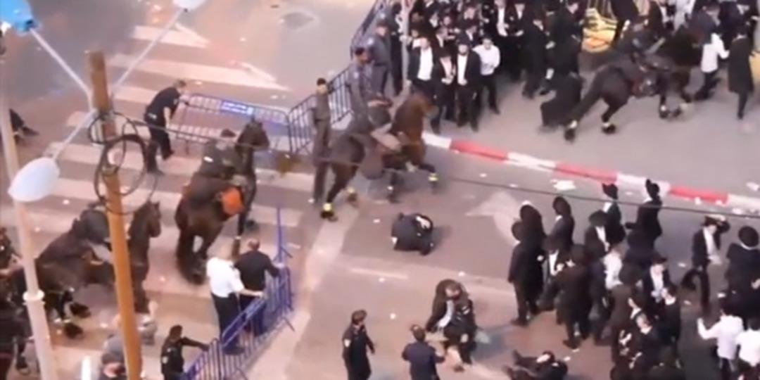 İsrail'de zorunlu askerlik protestosuna polis m&uuml;dahalesi