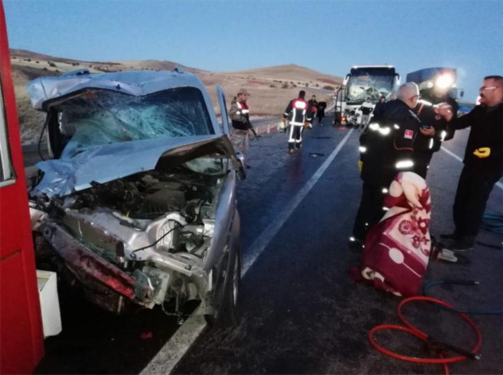 Sivas'ta feci kaza! Ölü ve yaralılar var G1