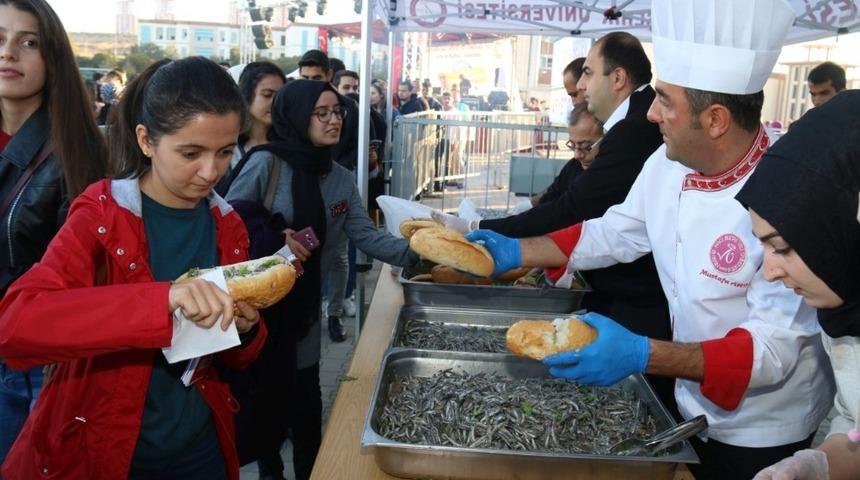 NEV&Uuml;&rsquo;de "7. Geleneksel Mangalda Hamsi Ş&ouml;leni" yapıldı
