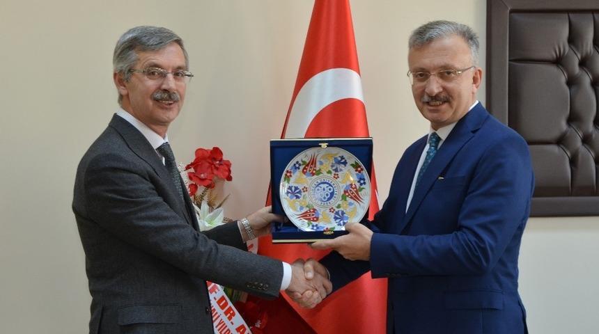 Diş Hekimliği ve M&uuml;hendislik Fak&uuml;ltesinde g&ouml;rev değişimi