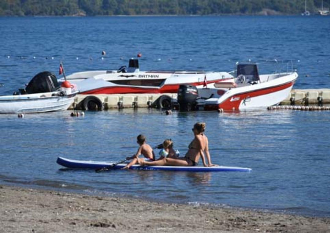 Marmaris'te Kasım ayında deniz keyfi devam ediyor