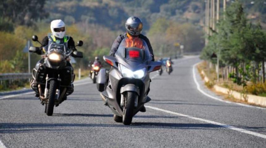 Motosiklete emniyet kemerinden ceza kestiler