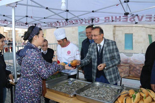 Belediye Başkanı Seçen, NEVÜ’de hamsi şöleni şenliğine katıldı