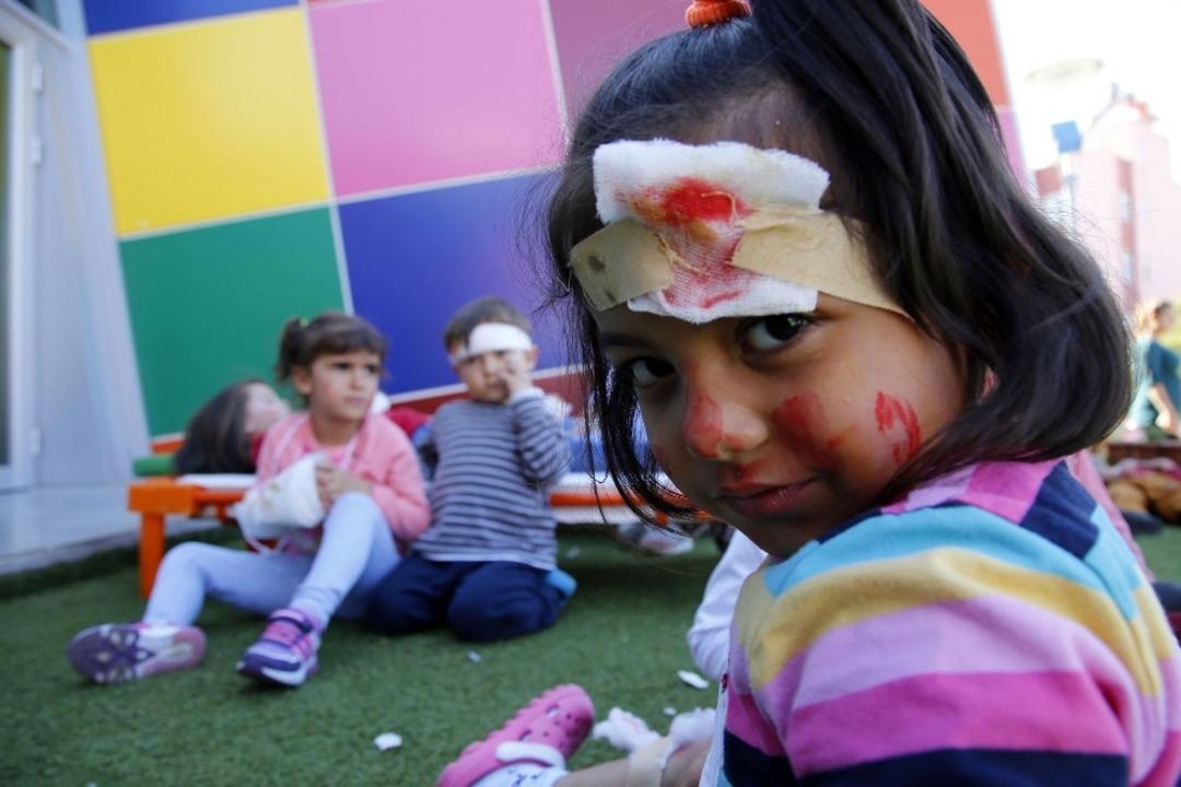 Minik y&uuml;reklerde Kızılay sevgisi