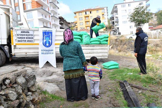 Ankara Büyükşehirden 80 bin dar gelirli aileye kömür yardımı