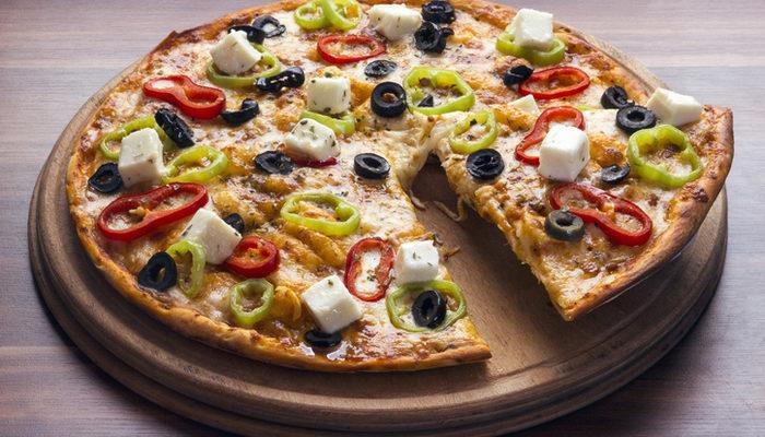 Pizza tarifi: Ev usülü anne pizzası için pratif videolu tarif