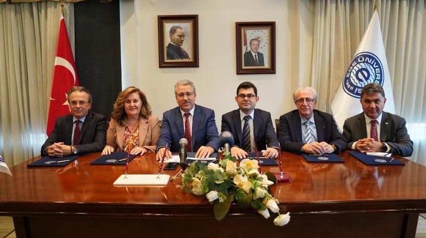 &ldquo;Gen&ccedil; Moda Tasarımcıları İzmir&rsquo;i Modanın Başkenti Yapıyor&rdquo;