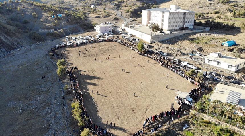 Irak sınırındaki k&ouml;yde 2 g&uuml;n 2 gece d&uuml;ğ&uuml;n