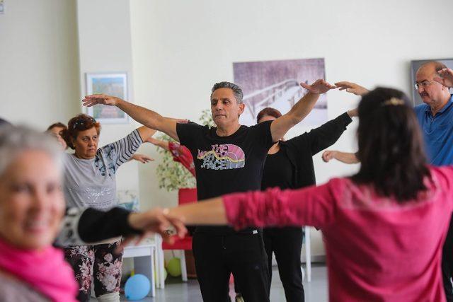 Yenimahalle’de İkinci Bahar Merkezlerinde dans kursları başladı