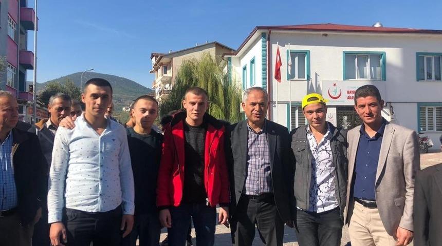 Başkan Yaman, kınalı kuzuları askere uğurladı