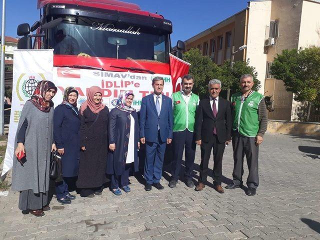 İdlip’e insani yardım malzemesi gönderildi