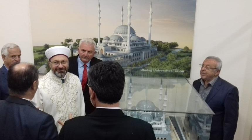 Prof. Dr. Ali Erbaş’tan, Uludağ Üniversitesinde yapımı devam eden yeni camiyi ziyaret