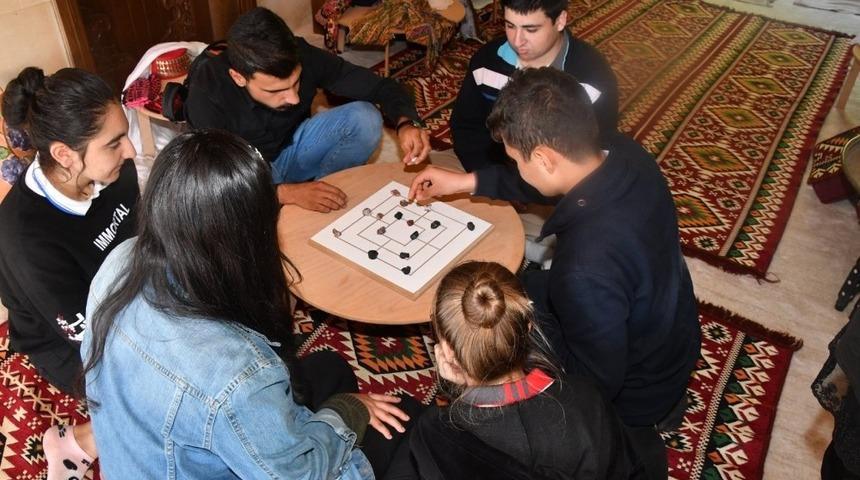 Unutulmaya y&uuml;z tutmuş oyunlar oynandı