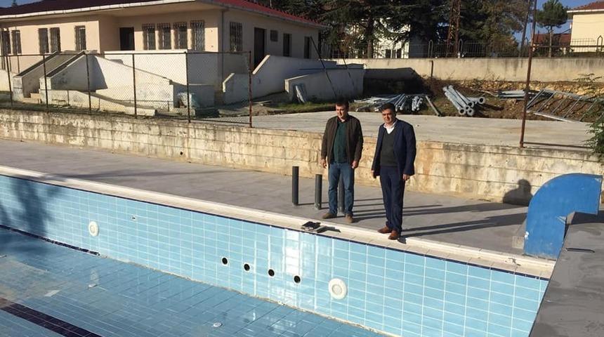 Pazaryeri&rsquo;nde a&ccedil;ık y&uuml;zme havuzunun &ccedil;alışmaları devam ediyor