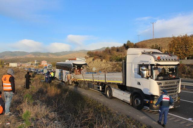 Trafik kazasında yaralanan askerler taburcu oldu