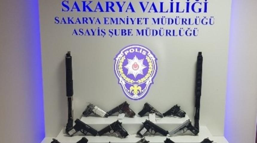 &Ccedil;alıntı 12 motosiklet ele ge&ccedil;irildi