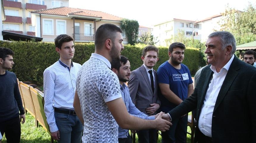 Başkan To&ccedil;oğlu, &uuml;niversite &ouml;ğrencileriyle bir araya geldi