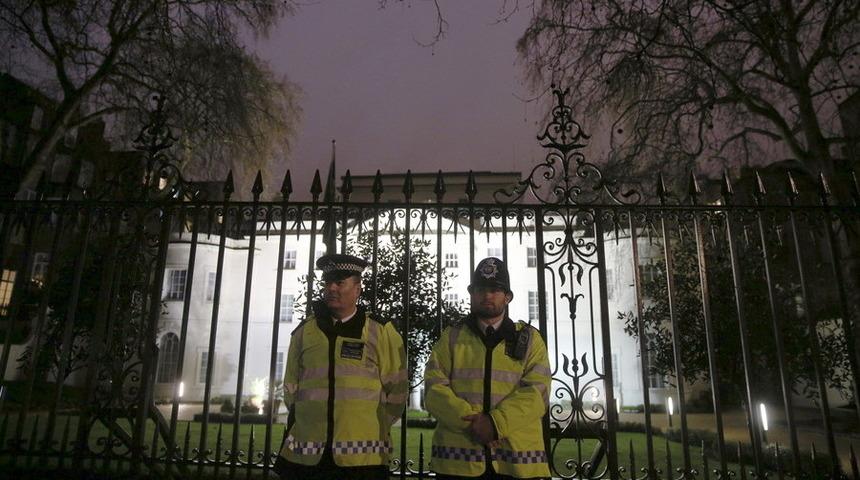 Londra'daki Suudi Arabistan Büyükelçiliği'nde yangın paniği