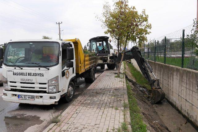 Başiskele’de dereler temizleniyor