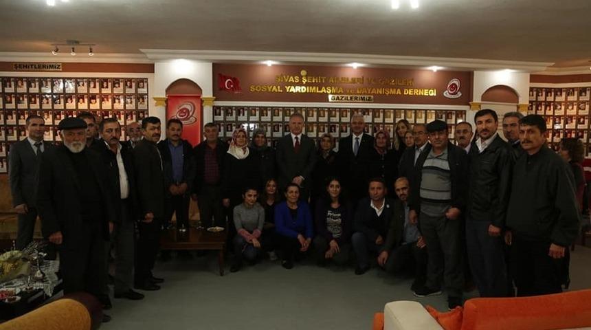 Tayini &ccedil;ıkan validen şehit ailelerine ve engellilere anlamlı bağış