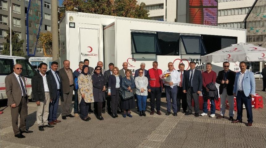 B&uuml;ro Memur-Sen&rsquo;den Kızılay&rsquo;a kan bağışı
