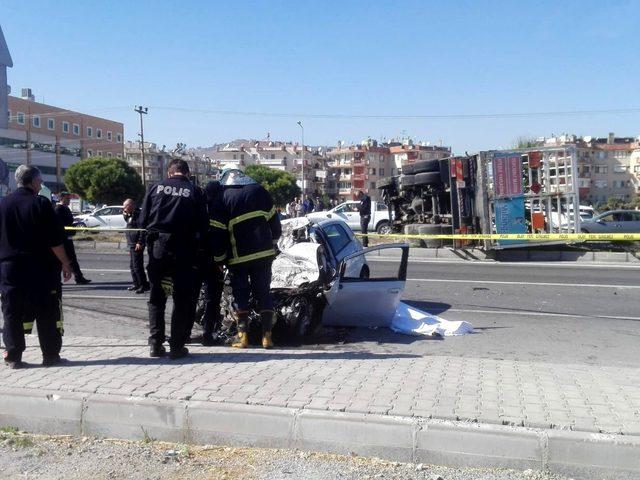 Karşı şeride geçen otomobil tüp kamyonun altına girdi: 1 ölü