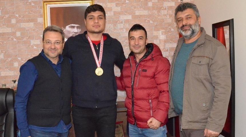 Şampiyon boks&ouml;rden Yunusemre&rsquo;ye ziyaret