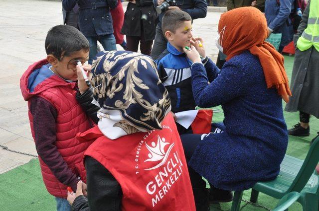 LÖSEV’in ‘İyilik Tırı’ Bitlis’te