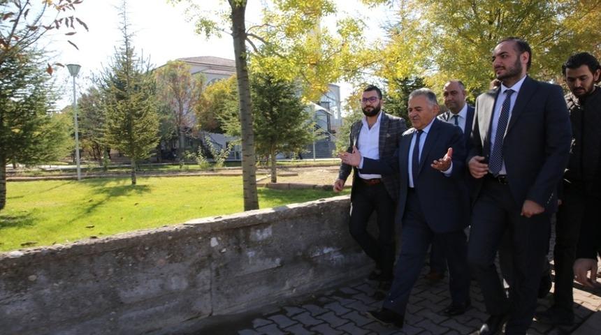 Başkan B&uuml;y&uuml;kkılı&ccedil; Mimarsinan Bah&ccedil;elievler Mahallesini ziyaret etti