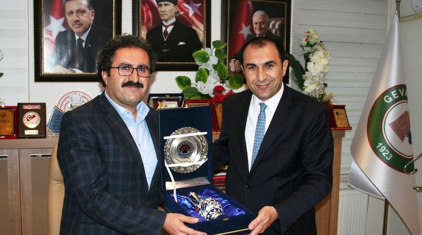 Başkan Berge&rsquo;den Başkan Hakan&rsquo;a plaket