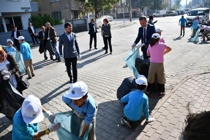 Minik öğrencilerden örnek davranış G2