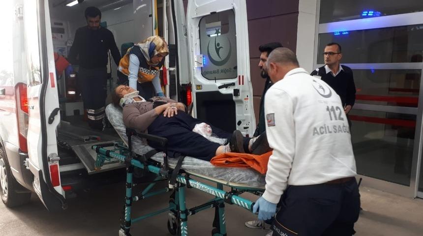 Motosikletten d&uuml;şen kadın yaralandı