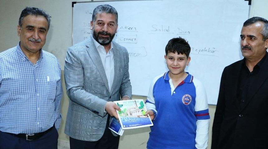 Hz. İbrahim Peygamberi anlatan kitap gen&ccedil;lere dağıtıldı