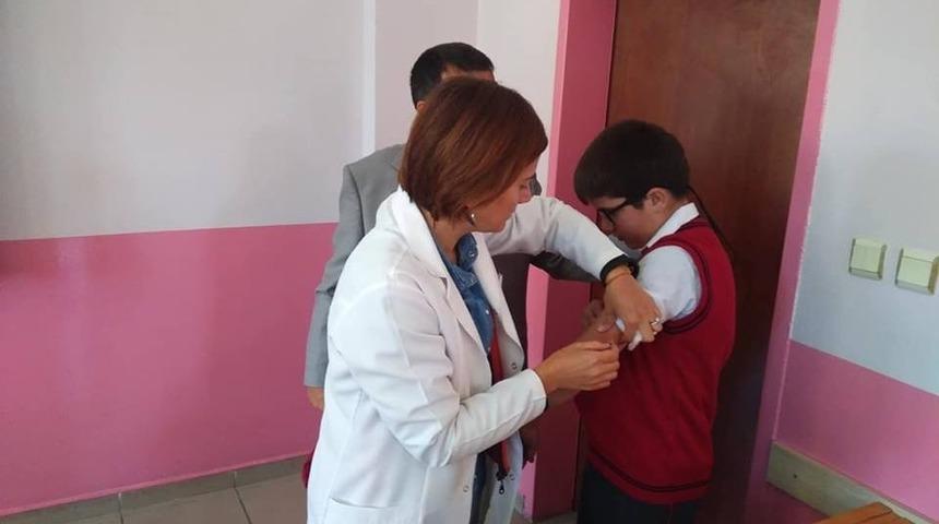 Daday&rsquo;da &ouml;ğrencilere aşı yapıldı