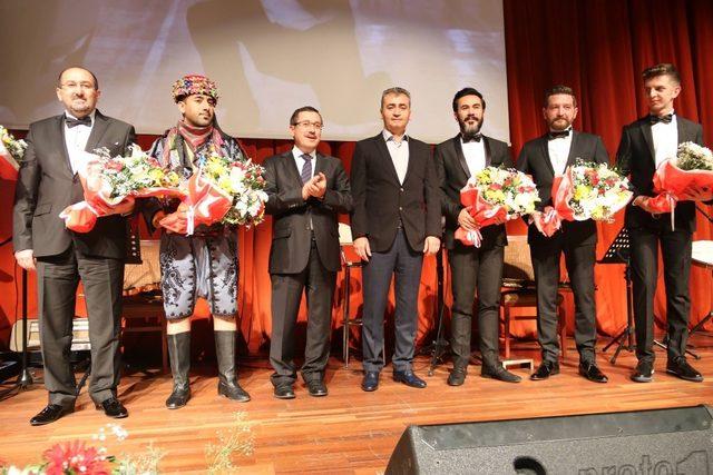 Keman ve piyano ile Yurt Ezgileri konserine yoğun ilgi