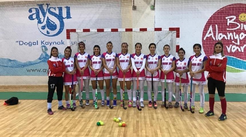 Polisg&uuml;c&uuml; Kadın Hokey Takımı Alanya&rsquo;da şampiyonluğa koşuyor