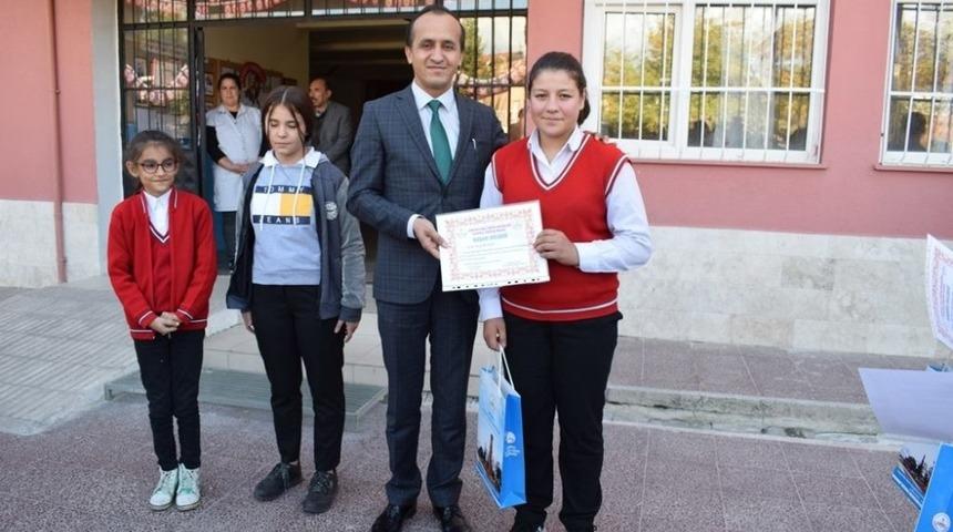 Sungurlu&rsquo;da kitap kurtları &ouml;d&uuml;llendirildi