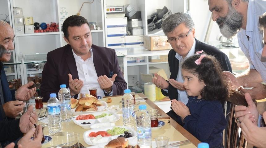 Başkan Bakıcı&rsquo;nın esnaf buluşmasında yemek duası minik G&ouml;k&ccedil;e&rsquo;den