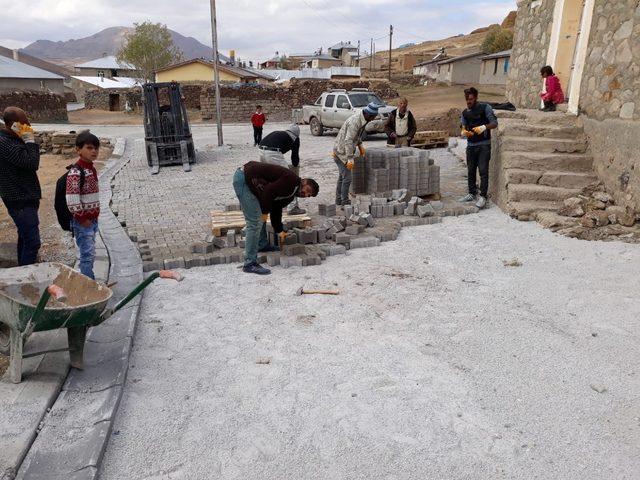 Bezirhane Mahallesi parke taşlı yollara kavuşuyor