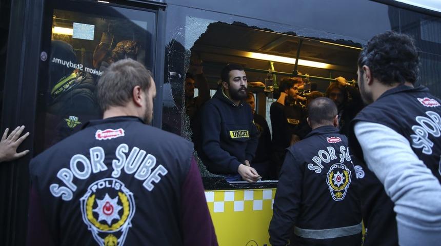 Derbi &ouml;ncesi olay! 7 taraftar g&ouml;zaltında