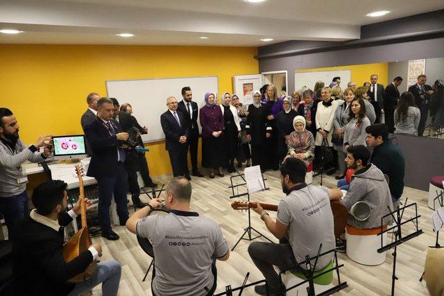 Emine Erdoğan: Kadınlar konusunda &ouml;nemli noktalara geldiğimizi g&ouml;rmekteyiz (2) 2