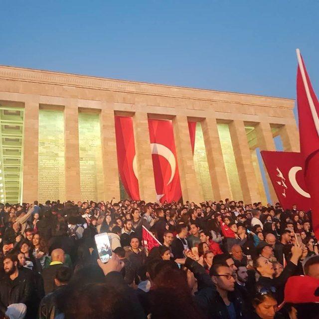 Efeler’in gençleri Anıtkabir’de Ata’nın huzurunda