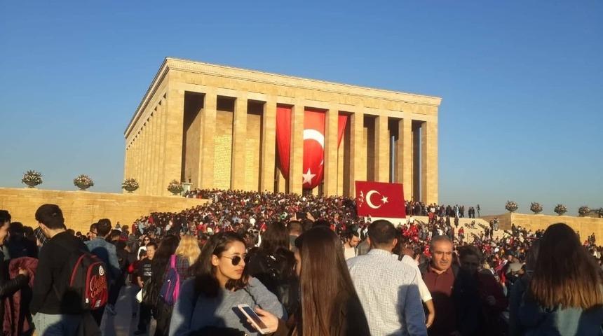 Efeler&rsquo;in gen&ccedil;leri Anıtkabir&rsquo;de Ata&rsquo;nın huzurunda