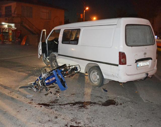 Minibüs ile motosiklet çarpıştı: 1 ölü, 1 yaralı