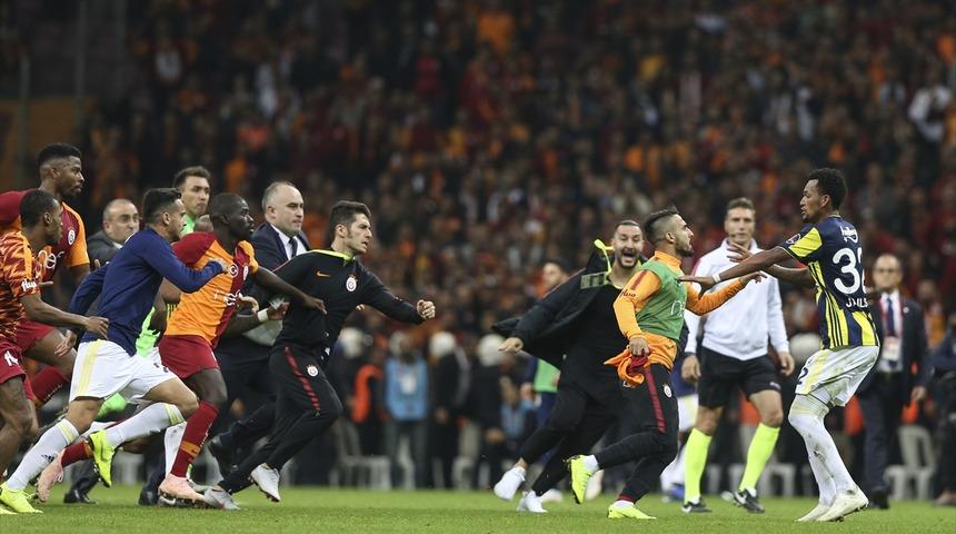 Galatasaray - Fenerbah&ccedil;e derbisinde kim, ne ceza aldı?