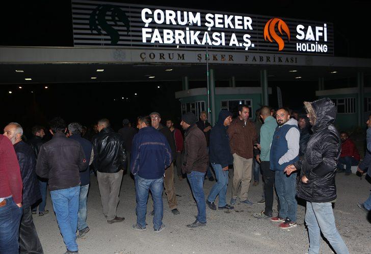 Özelleştirilen şeker fabrikasından çıkarılan işçilerden yol kapatma eylemi G1