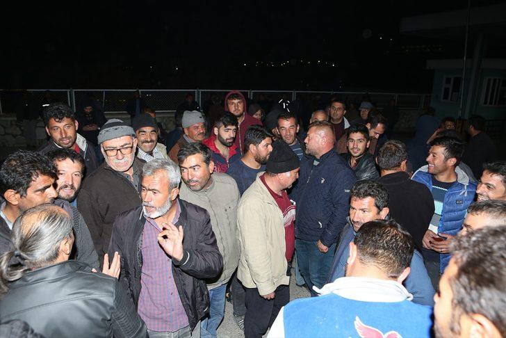 Özelleştirilen şeker fabrikasından çıkarılan işçilerden yol kapatma eylemi G4