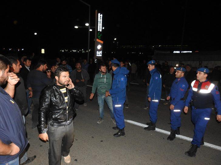 Özelleştirilen şeker fabrikasından çıkarılan işçilerden yol kapatma eylemi G5