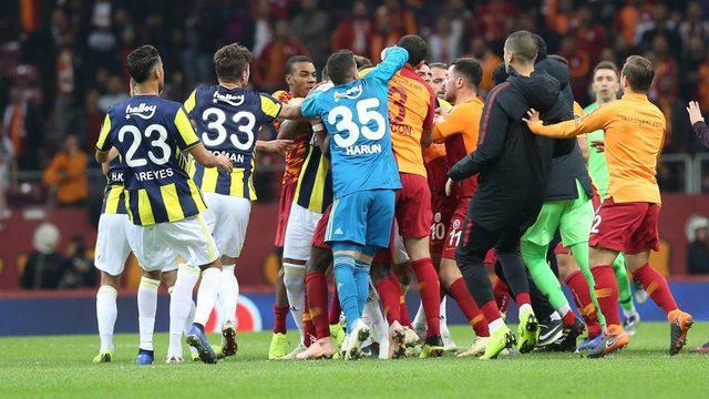 İlk yarı Galatasaray, ikinci yarı Fenerbahçe: 2-2