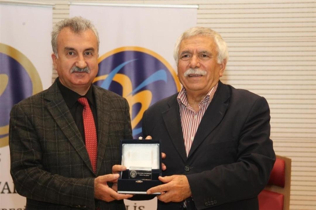 BE&Uuml;&rsquo;de &lsquo;D&uuml;ş&uuml;nce D&uuml;nyasında Sezai Karako&ccedil;&rsquo; konulu konferans d&uuml;zenlendi